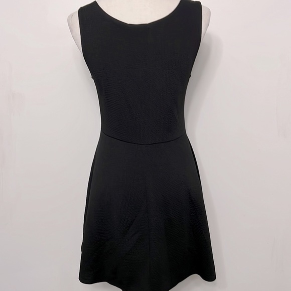 TRY THIS DRESS - Picture 5 of 7